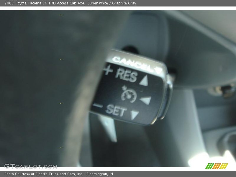 Super White / Graphite Gray 2005 Toyota Tacoma V6 TRD Access Cab 4x4