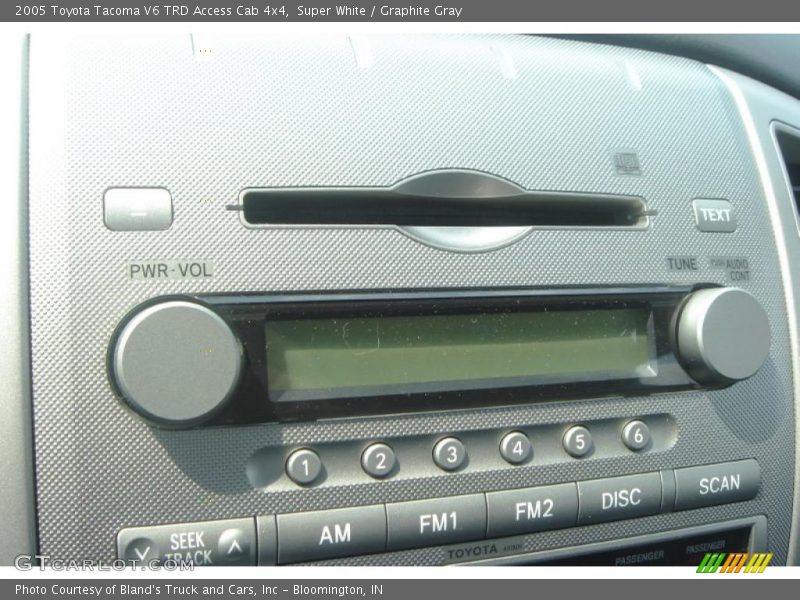 Super White / Graphite Gray 2005 Toyota Tacoma V6 TRD Access Cab 4x4
