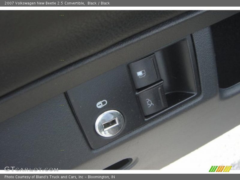 Black / Black 2007 Volkswagen New Beetle 2.5 Convertible