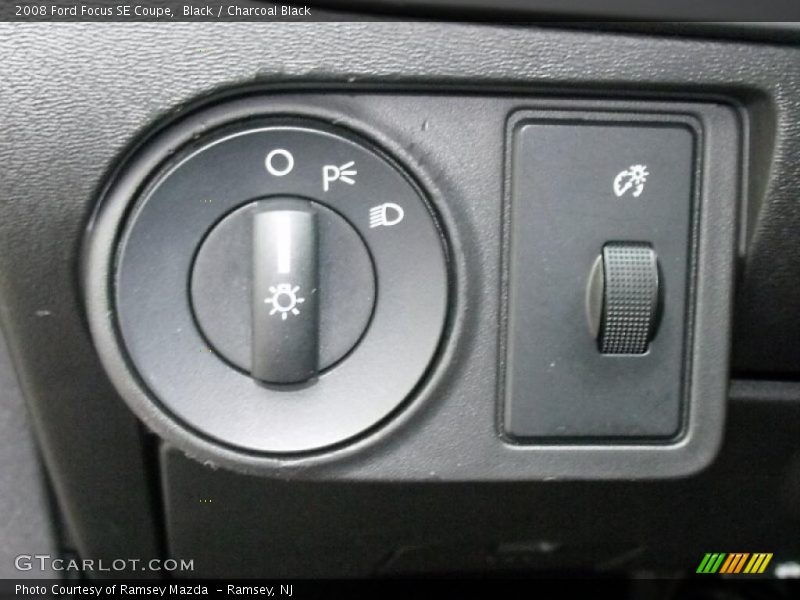 Black / Charcoal Black 2008 Ford Focus SE Coupe