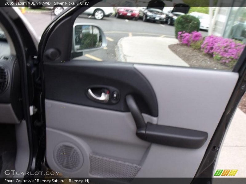 Silver Nickel / Gray 2005 Saturn VUE V6 AWD