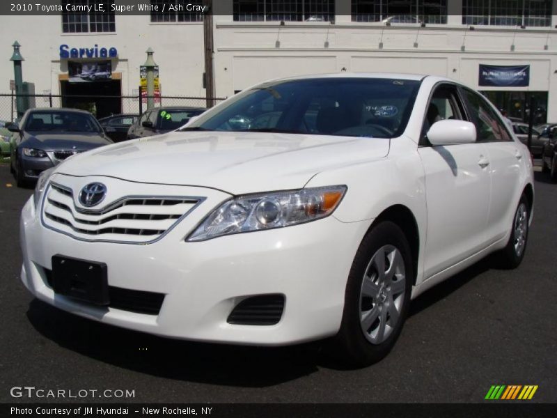 Super White / Ash Gray 2010 Toyota Camry LE
