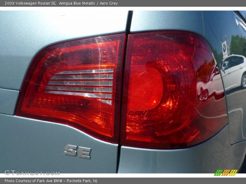 Antigua Blue Metallic / Aero Grey 2009 Volkswagen Routan SE