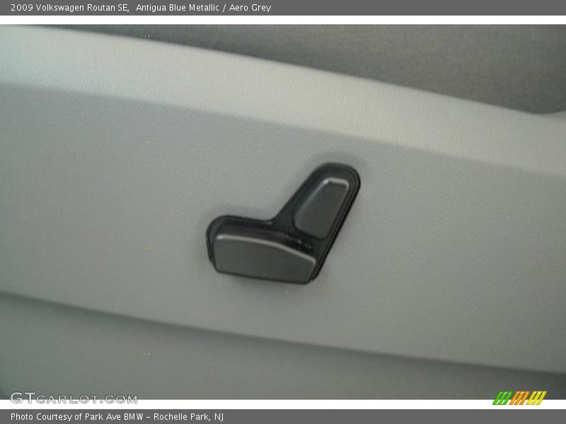 Antigua Blue Metallic / Aero Grey 2009 Volkswagen Routan SE