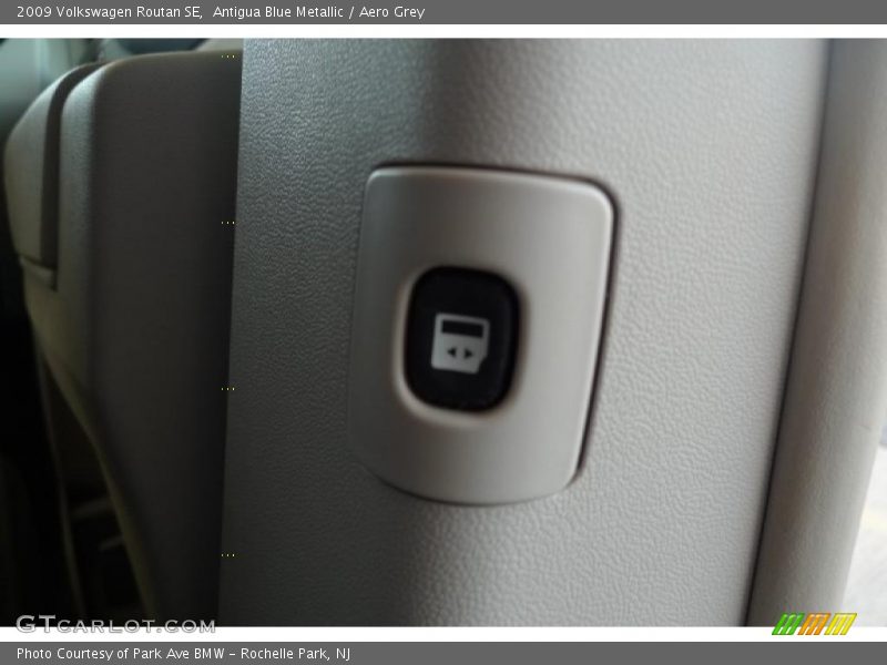 Antigua Blue Metallic / Aero Grey 2009 Volkswagen Routan SE