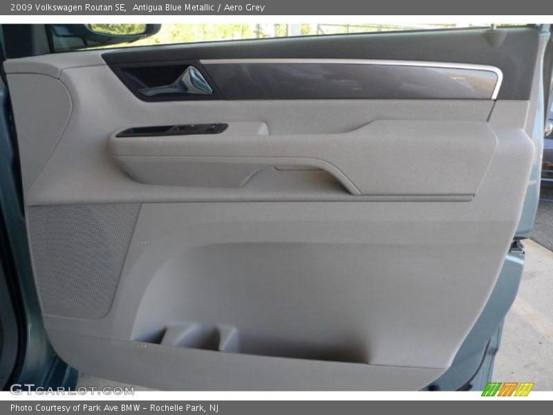Antigua Blue Metallic / Aero Grey 2009 Volkswagen Routan SE