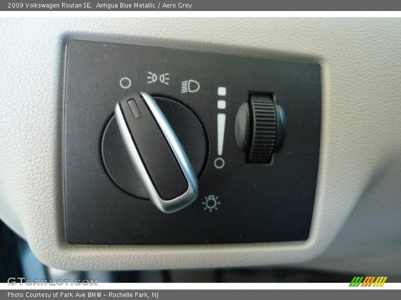 Antigua Blue Metallic / Aero Grey 2009 Volkswagen Routan SE