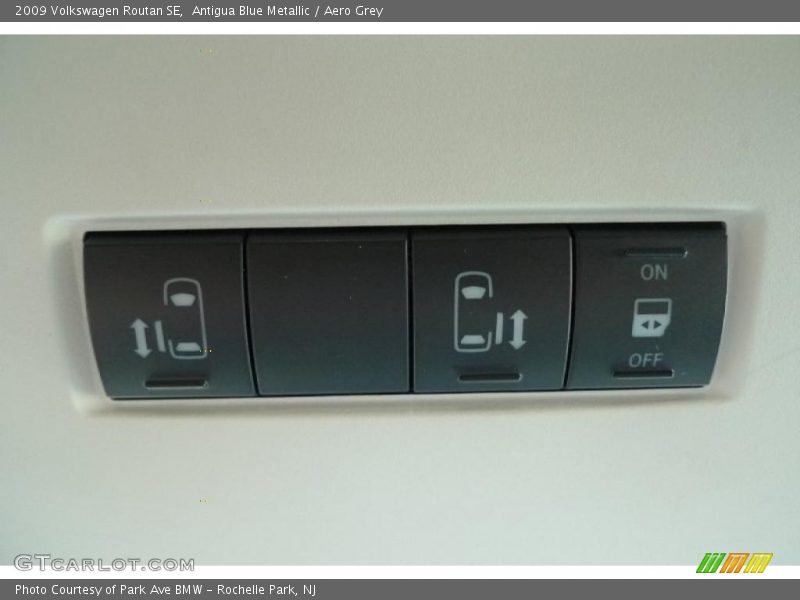 Antigua Blue Metallic / Aero Grey 2009 Volkswagen Routan SE