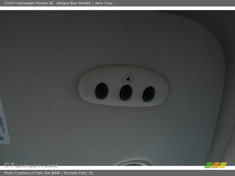 Antigua Blue Metallic / Aero Grey 2009 Volkswagen Routan SE