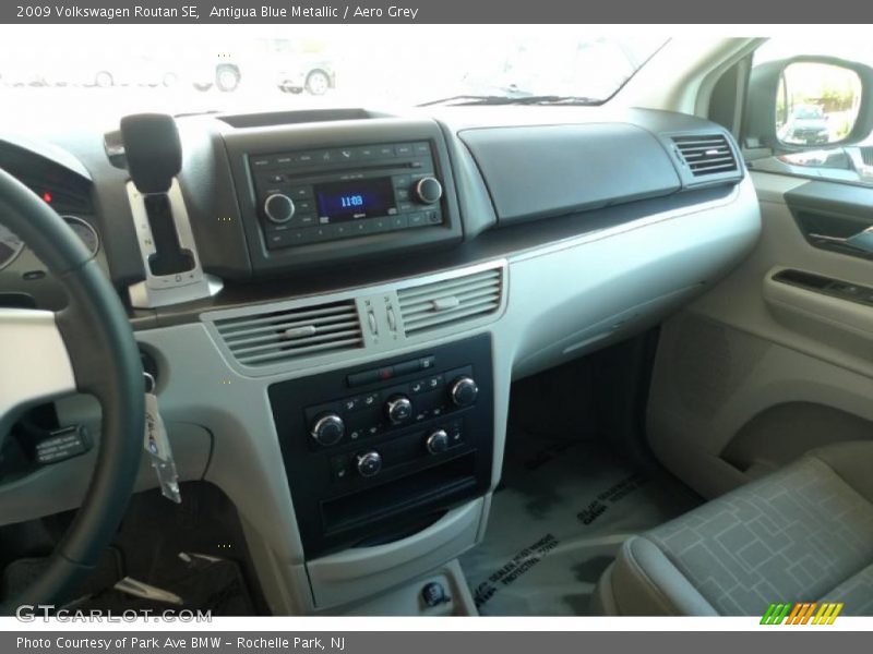 Antigua Blue Metallic / Aero Grey 2009 Volkswagen Routan SE