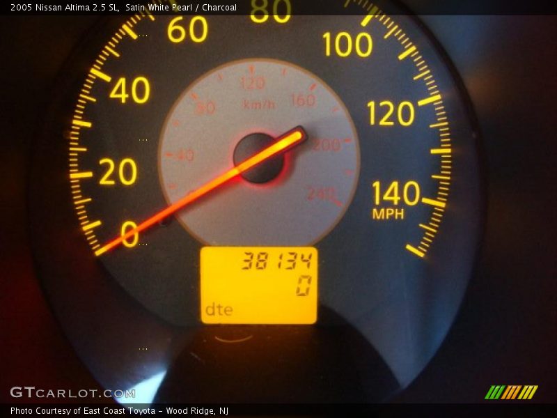 Satin White Pearl / Charcoal 2005 Nissan Altima 2.5 SL