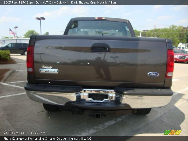 Dark Shadow Grey Metallic / Tan 2005 Ford F250 Super Duty XLT Crew Cab 4x4