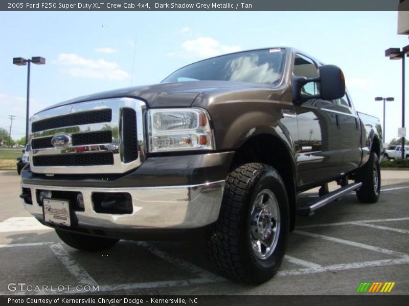 Dark Shadow Grey Metallic / Tan 2005 Ford F250 Super Duty XLT Crew Cab 4x4