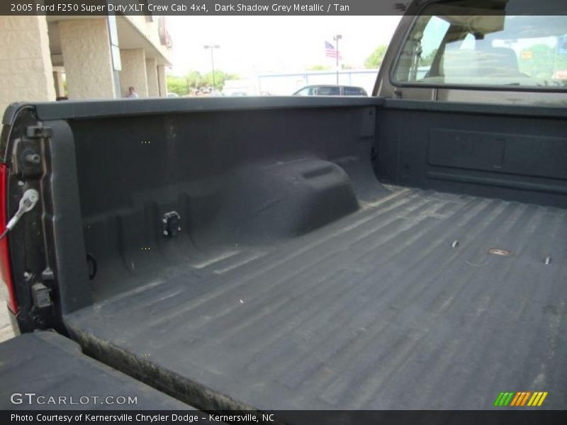 Dark Shadow Grey Metallic / Tan 2005 Ford F250 Super Duty XLT Crew Cab 4x4