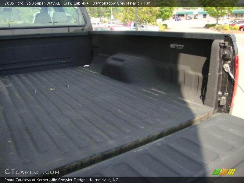 Dark Shadow Grey Metallic / Tan 2005 Ford F250 Super Duty XLT Crew Cab 4x4