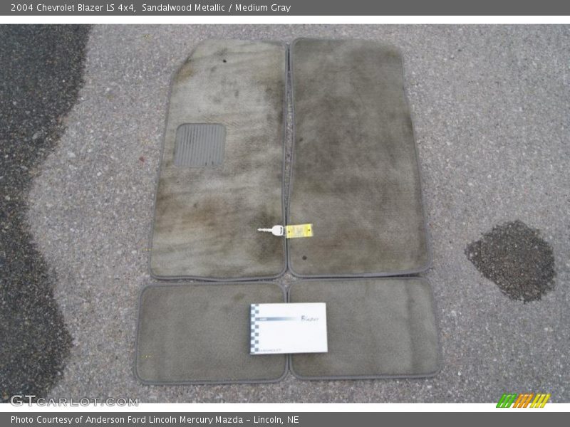 Sandalwood Metallic / Medium Gray 2004 Chevrolet Blazer LS 4x4