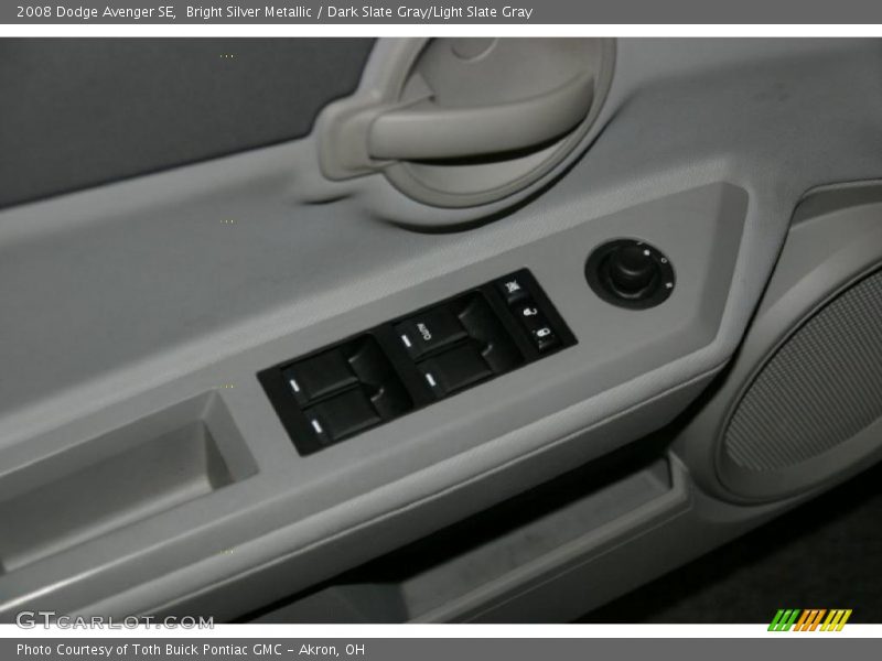 Bright Silver Metallic / Dark Slate Gray/Light Slate Gray 2008 Dodge Avenger SE