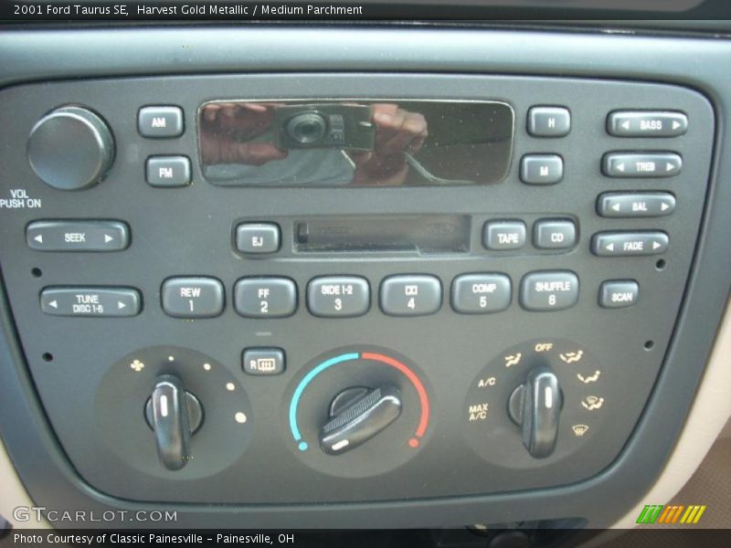 Harvest Gold Metallic / Medium Parchment 2001 Ford Taurus SE