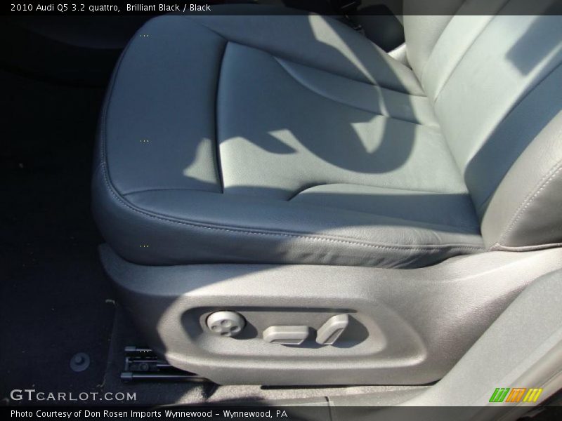 Brilliant Black / Black 2010 Audi Q5 3.2 quattro