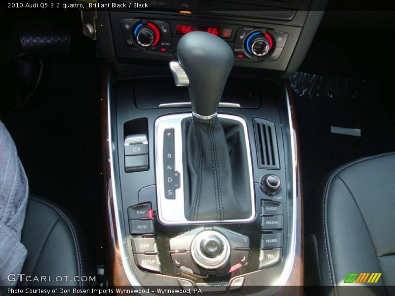 Brilliant Black / Black 2010 Audi Q5 3.2 quattro