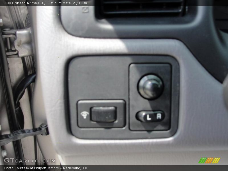 Platinum Metallic / Dusk 2001 Nissan Altima GLE