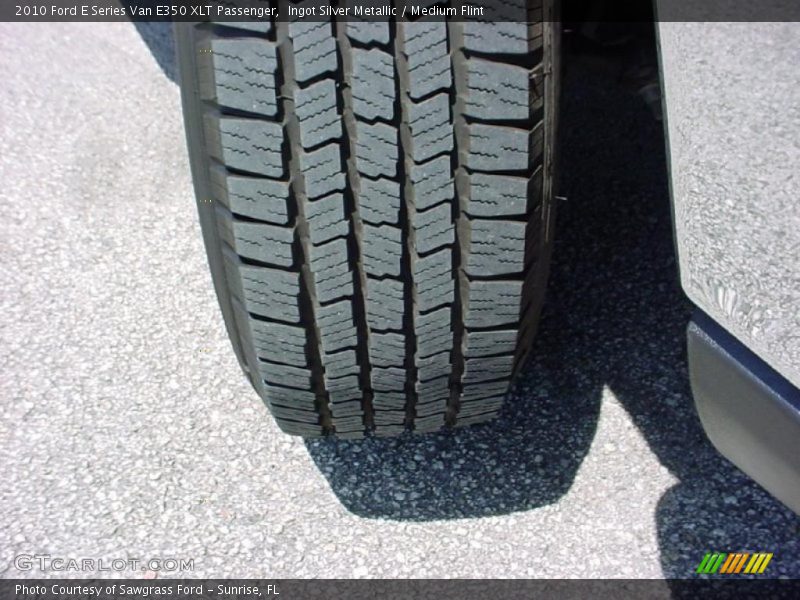 Ingot Silver Metallic / Medium Flint 2010 Ford E Series Van E350 XLT Passenger