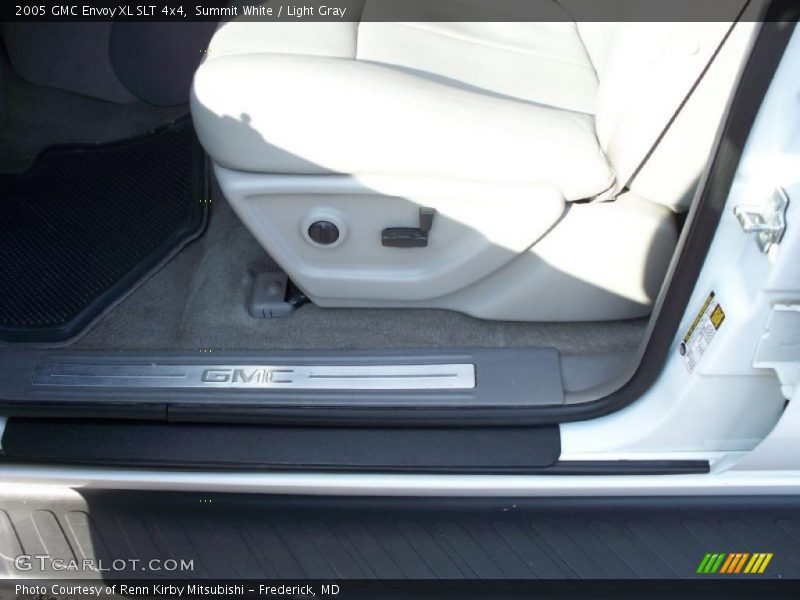 Summit White / Light Gray 2005 GMC Envoy XL SLT 4x4
