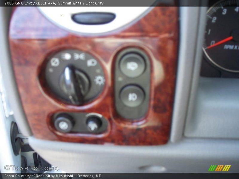 Summit White / Light Gray 2005 GMC Envoy XL SLT 4x4