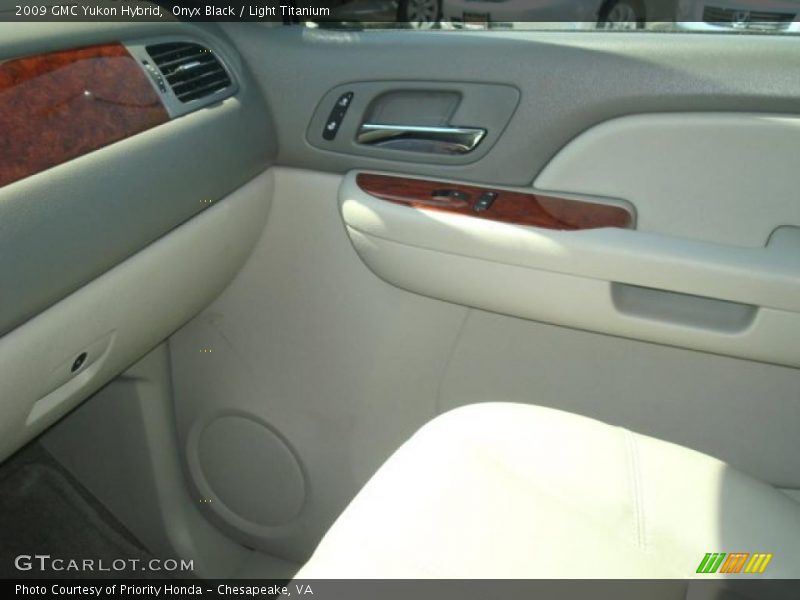 Onyx Black / Light Titanium 2009 GMC Yukon Hybrid