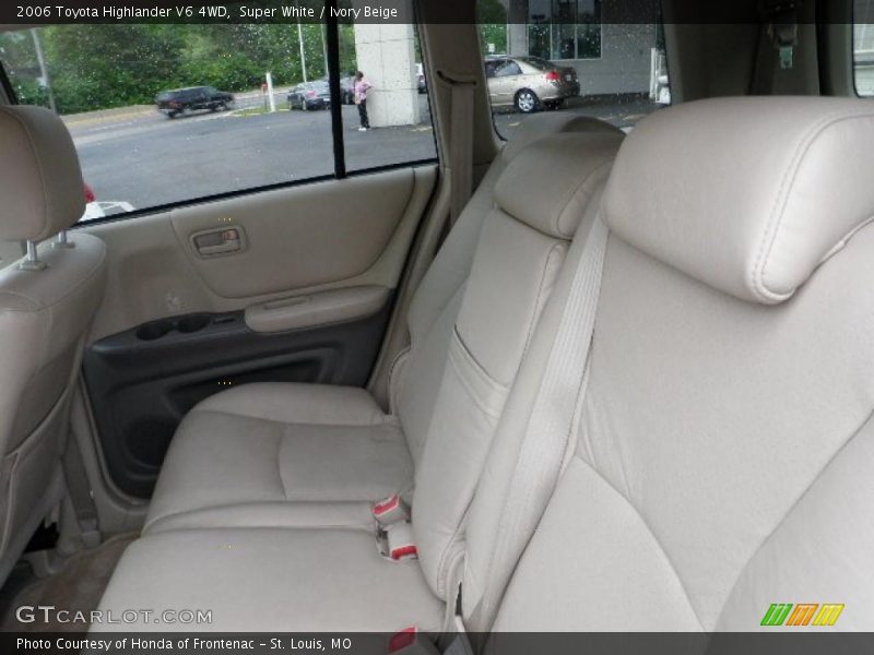 Super White / Ivory Beige 2006 Toyota Highlander V6 4WD