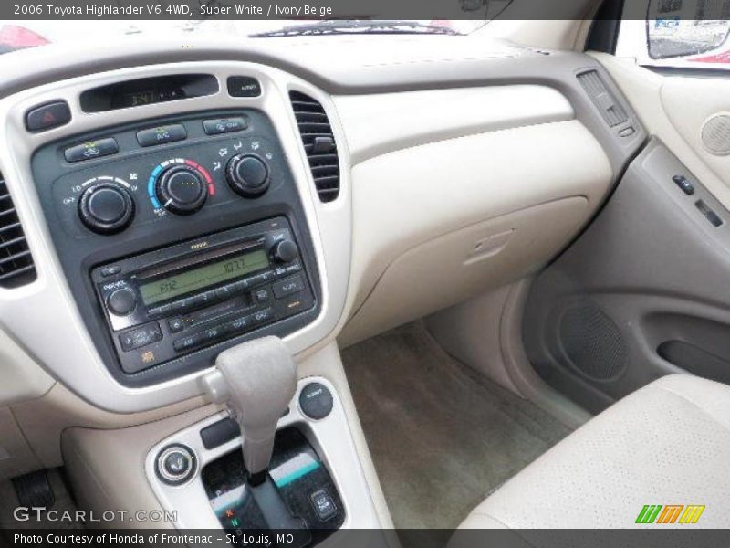 Super White / Ivory Beige 2006 Toyota Highlander V6 4WD