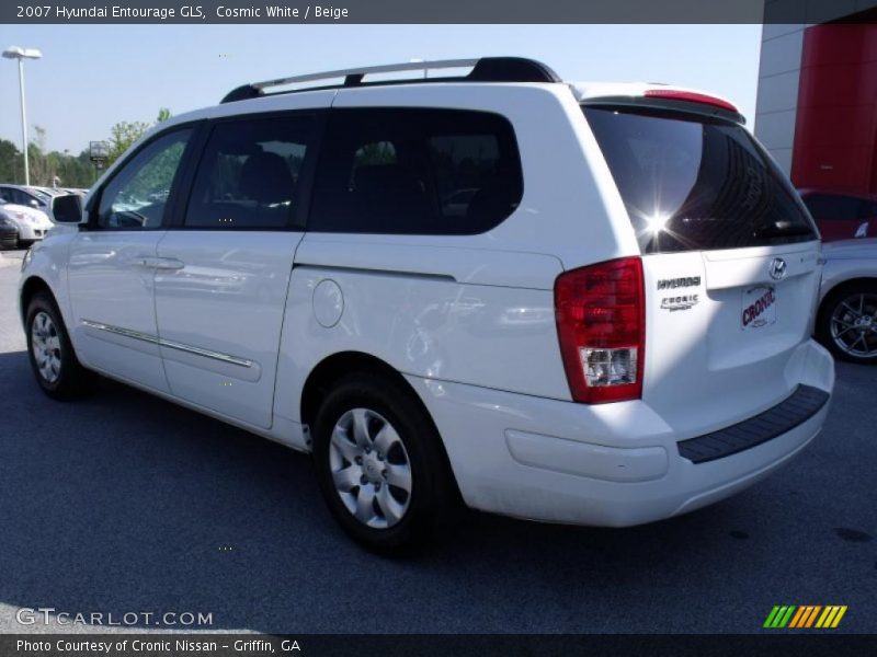 Cosmic White / Beige 2007 Hyundai Entourage GLS