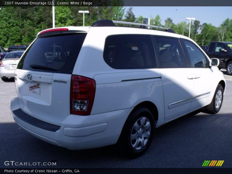 Cosmic White / Beige 2007 Hyundai Entourage GLS