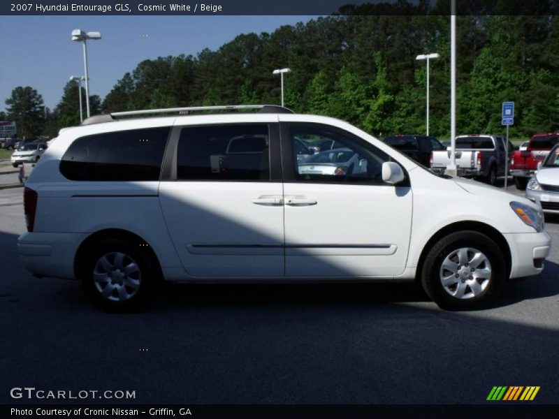 Cosmic White / Beige 2007 Hyundai Entourage GLS