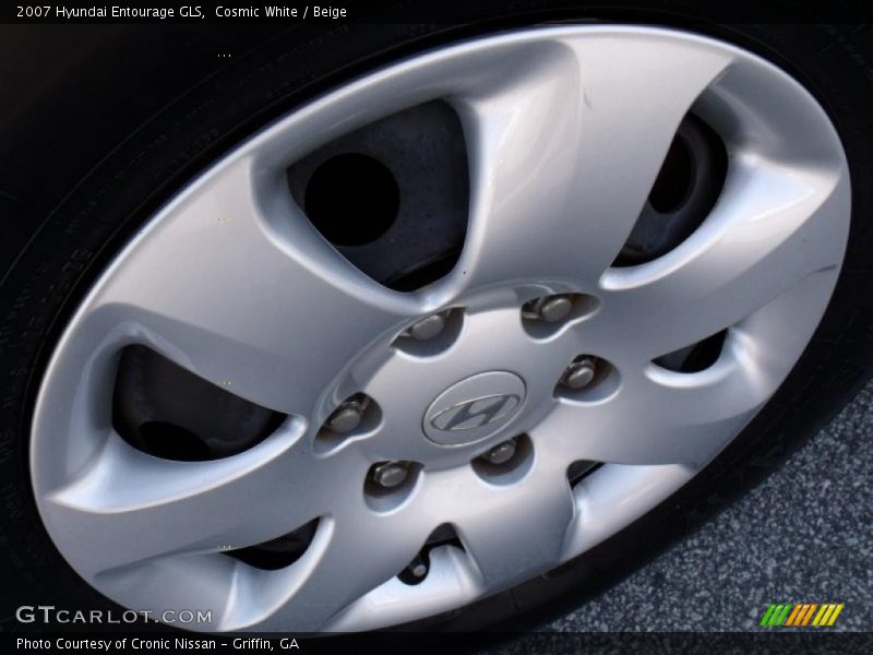 Cosmic White / Beige 2007 Hyundai Entourage GLS
