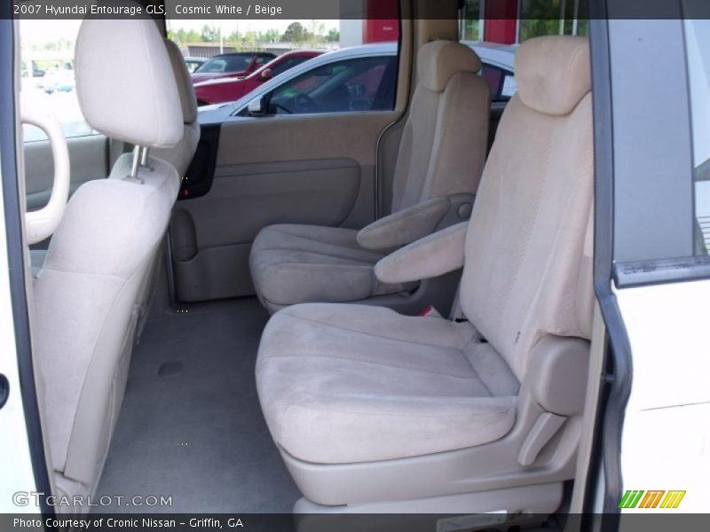 Cosmic White / Beige 2007 Hyundai Entourage GLS
