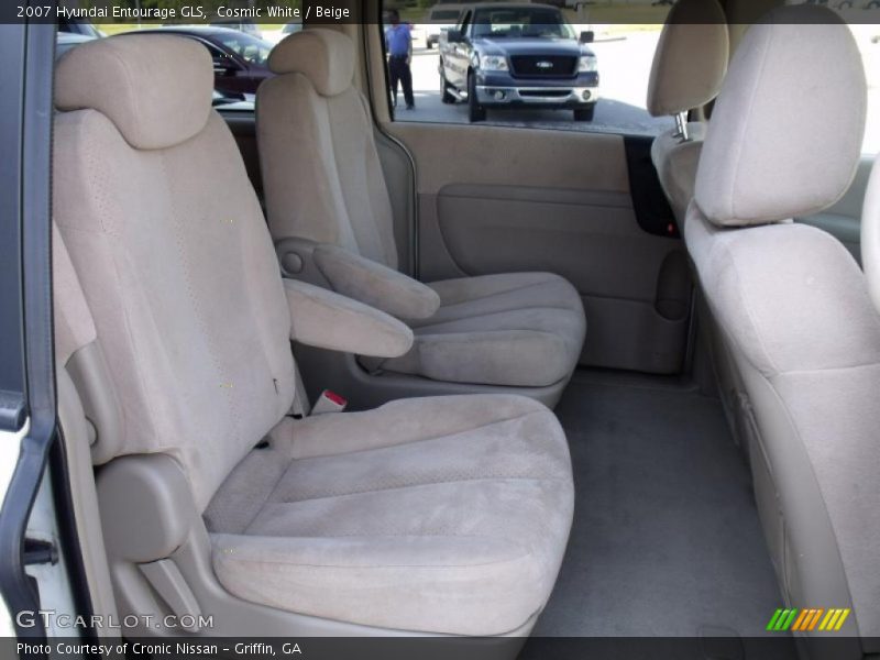 Cosmic White / Beige 2007 Hyundai Entourage GLS