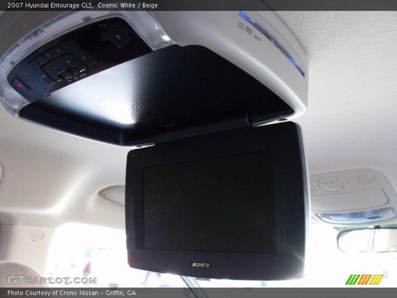 Cosmic White / Beige 2007 Hyundai Entourage GLS