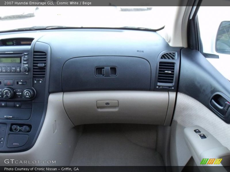 Cosmic White / Beige 2007 Hyundai Entourage GLS