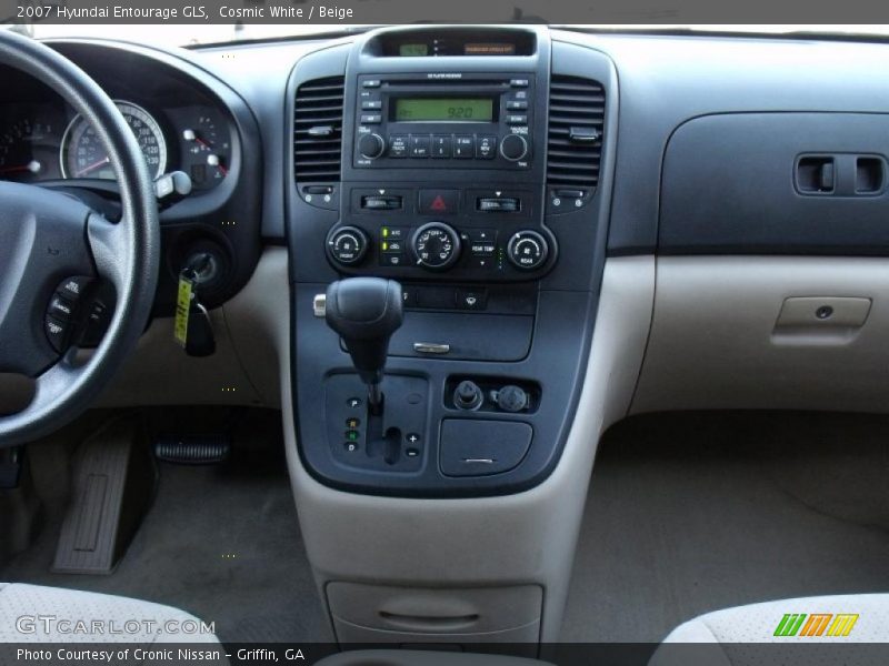 Cosmic White / Beige 2007 Hyundai Entourage GLS