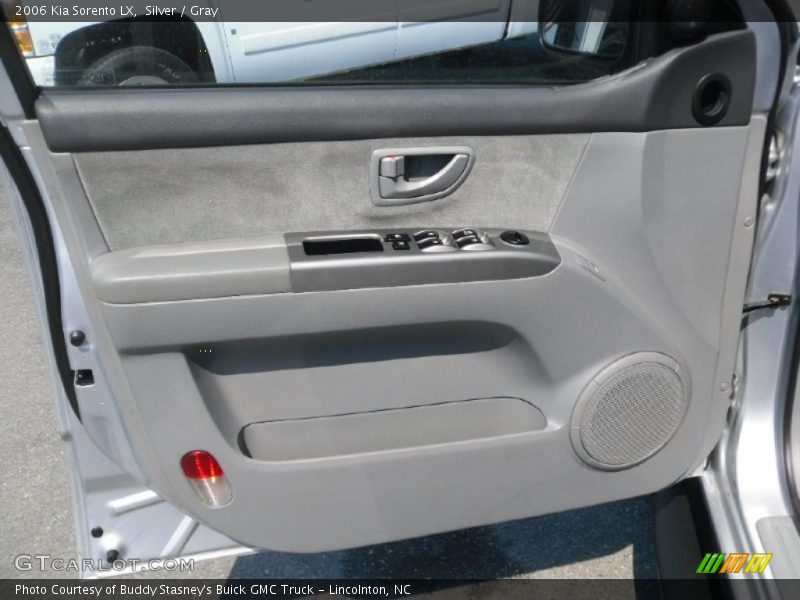 Silver / Gray 2006 Kia Sorento LX