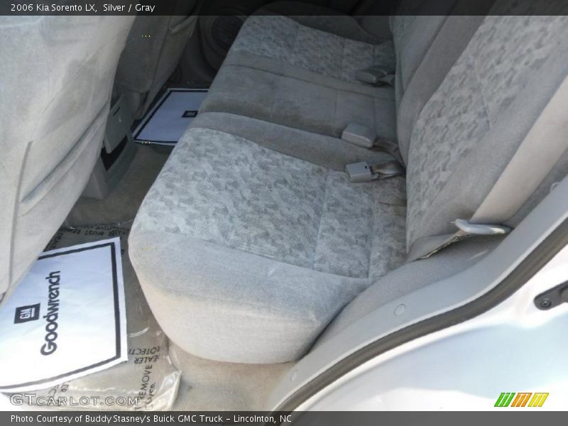 Silver / Gray 2006 Kia Sorento LX