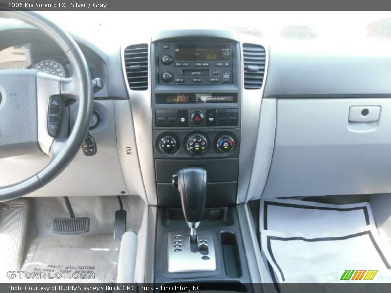 Silver / Gray 2006 Kia Sorento LX