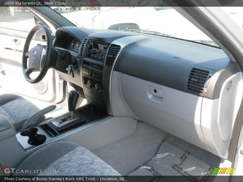Silver / Gray 2006 Kia Sorento LX