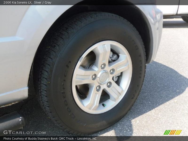 Silver / Gray 2006 Kia Sorento LX
