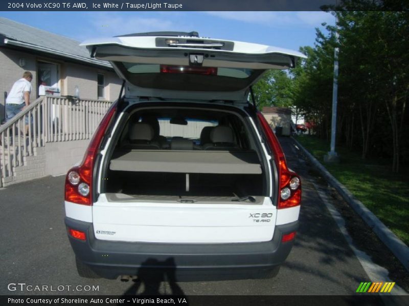 Ice White / Taupe/Light Taupe 2004 Volvo XC90 T6 AWD