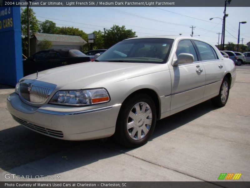 Light French Silk / Medium Dark Parchment/Light Parchment 2004 Lincoln Town Car Ultimate