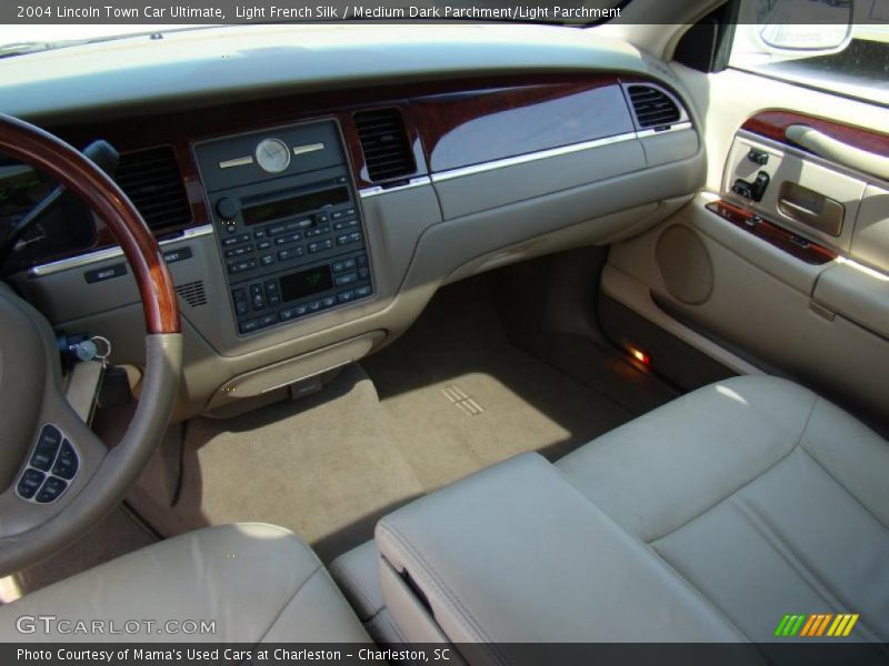 Light French Silk / Medium Dark Parchment/Light Parchment 2004 Lincoln Town Car Ultimate