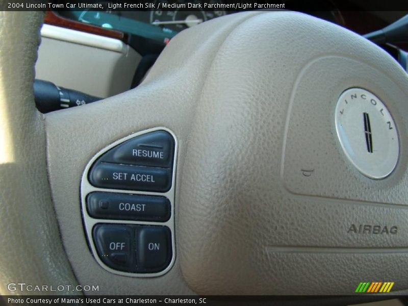 Light French Silk / Medium Dark Parchment/Light Parchment 2004 Lincoln Town Car Ultimate