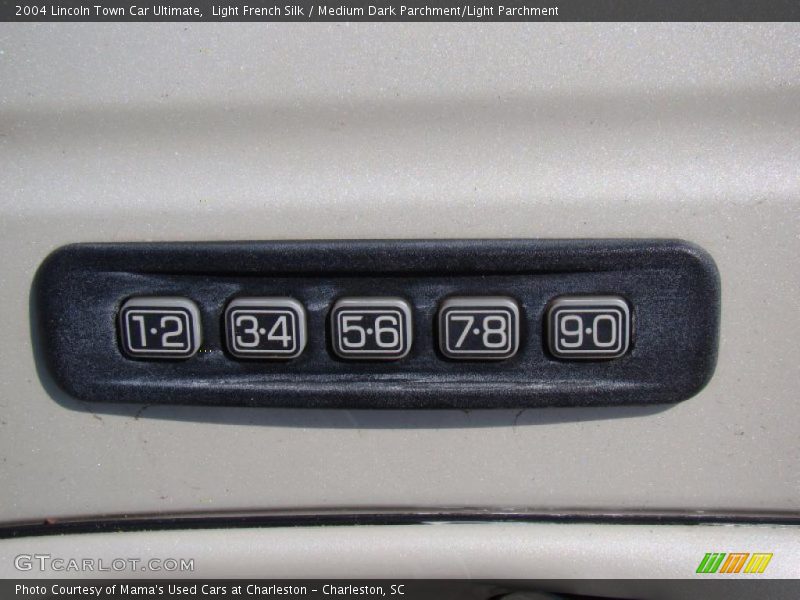 Light French Silk / Medium Dark Parchment/Light Parchment 2004 Lincoln Town Car Ultimate